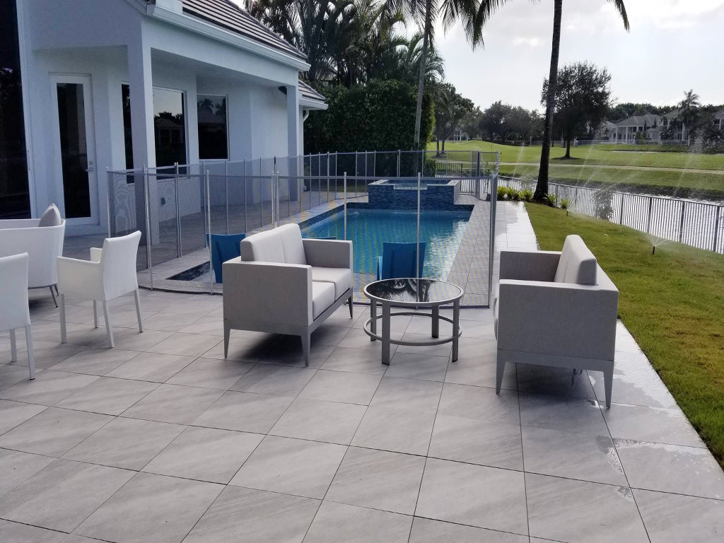 Quartz Griss Poolside Retreat With Stylish Design